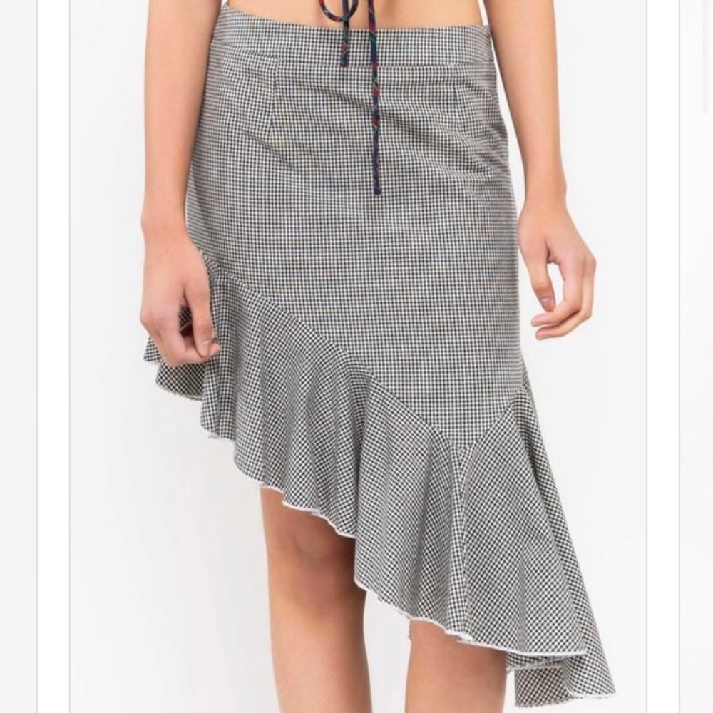 Asymmetrical skirt side zipper ruffle detail hem